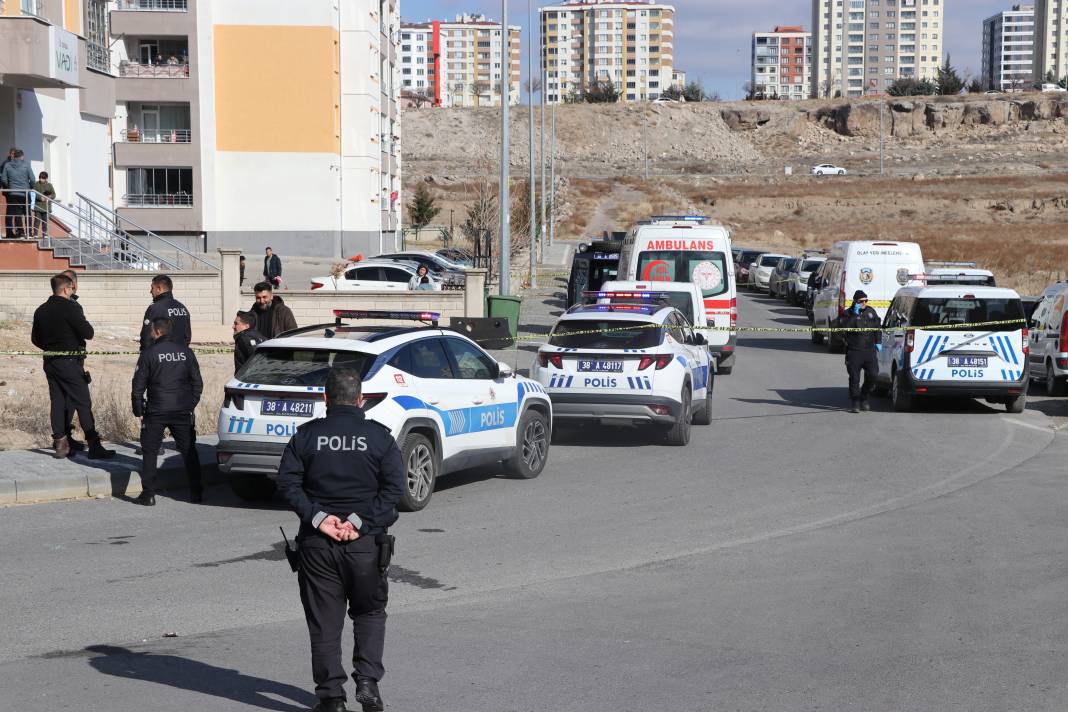 7 yaşındaki oğlunu vuran baba kendini eve kilitledi 5